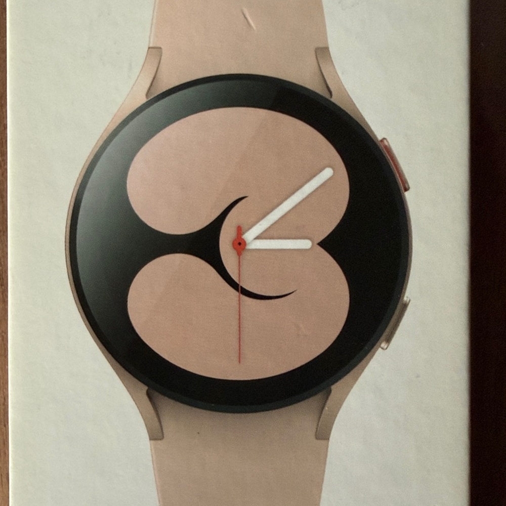 Samsung Galaxy Smartwatch 4 with Bands and two chargers